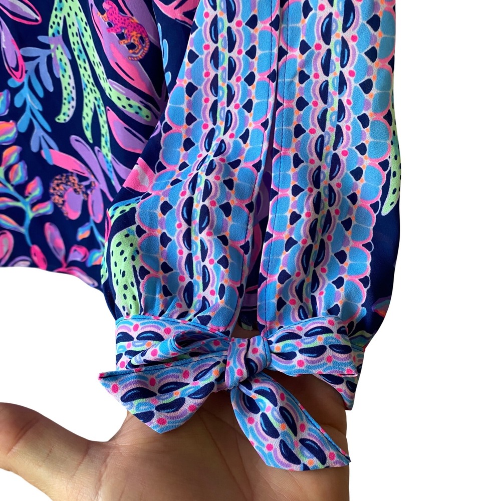 Lilly Pulitzer Pamala Lileeze Top Medium Oyster Bay Navy
You've Been Spotted Top - Picture 5 of 9